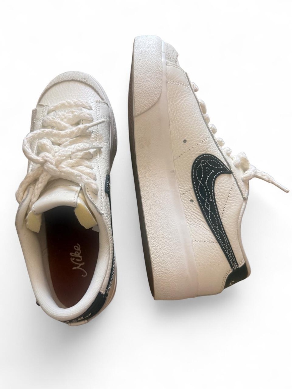 Nike BlazerWomen’s Leather Sneakers